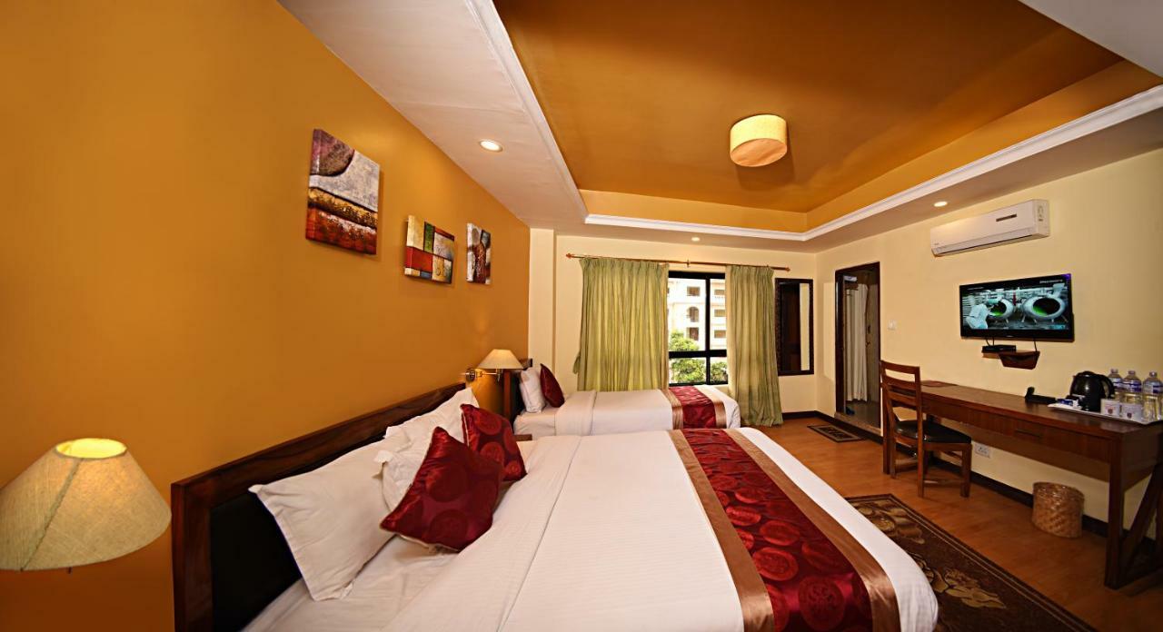 Dom Himalaya Hotel Kathmandu Exterior photo