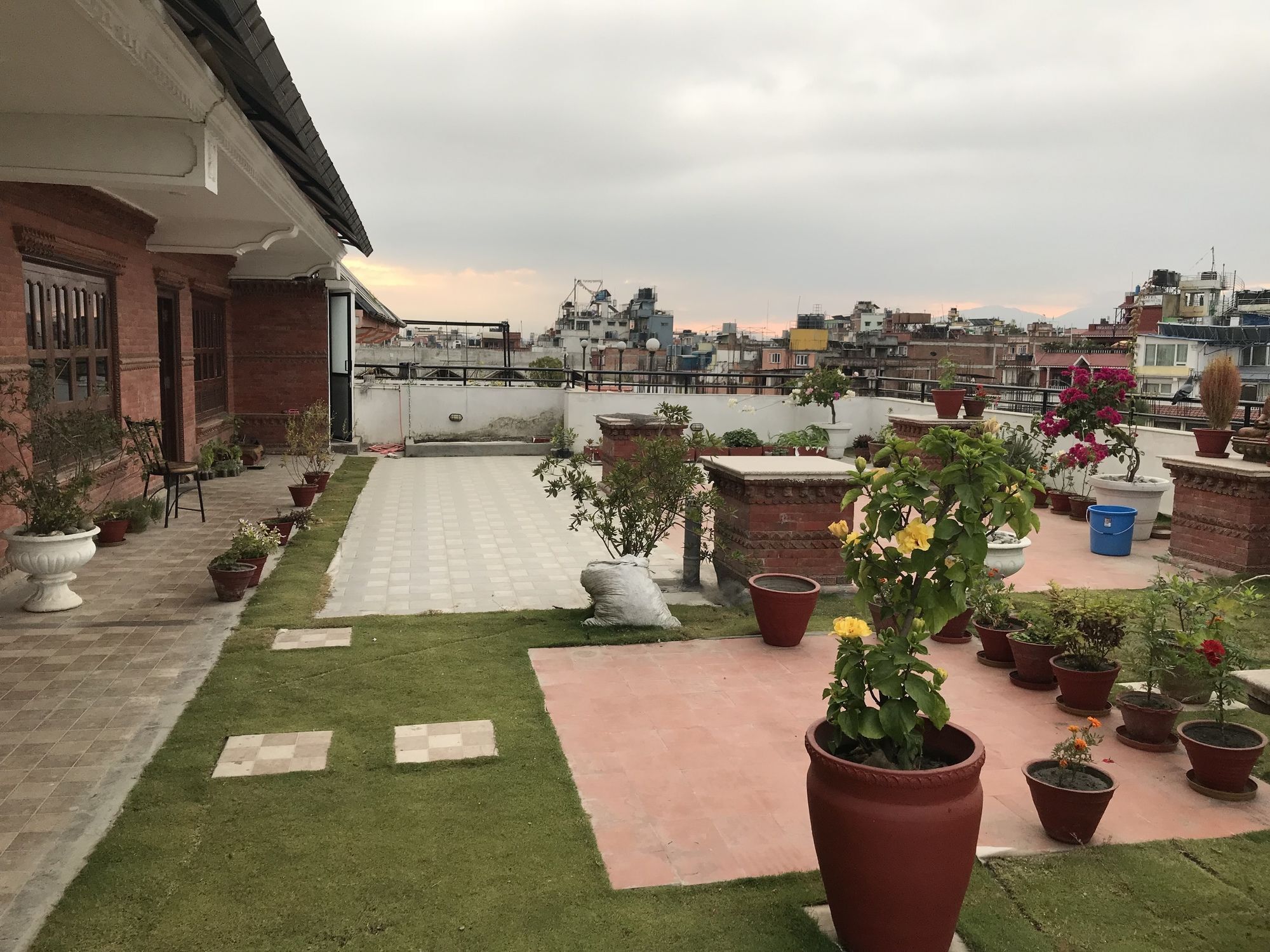 Dom Himalaya Hotel Kathmandu Exterior photo